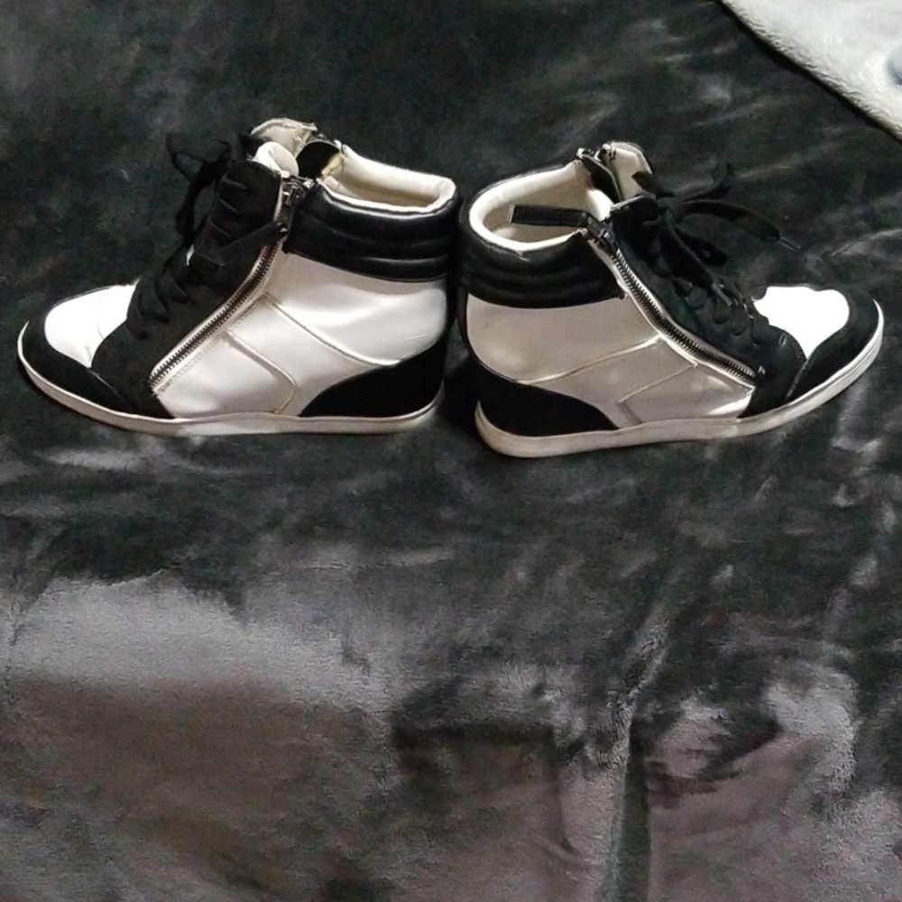 Rock and Republic Wedges